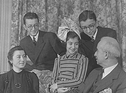 The İnönü family: Mevhibe, Ömer, Özden, Erdal, İsmet, early 1940s