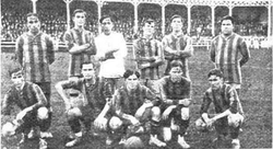 The Rosario Central squad that won the Copa Ibarguren after beating Racing Club. Central was the first Rosario's team to be declared Argentine Champion, in 1915