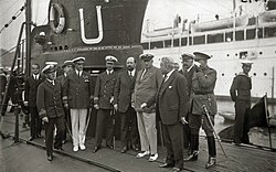 Primo de Rivera (second from right) visiting the port of Pasaia with his navy staff, 1927
