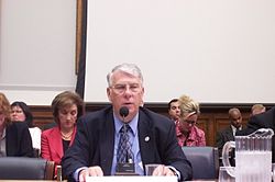 Manzullo testifies in front of a Transportation Committee subcommittee, advocating for increased use of the regional airport in Rockford as a way to decrease crowding at Chicago's other airports.