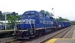 Metro-North maintenance train going through Beacon on the Hudson Line.