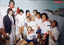 Menotti and players of Huracán celebrating the 1973 Primera División championship