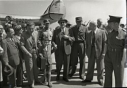 Weizmann in the airport in Israel, 1949