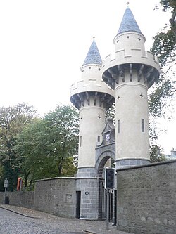 The Powis Gateway on College Bounds