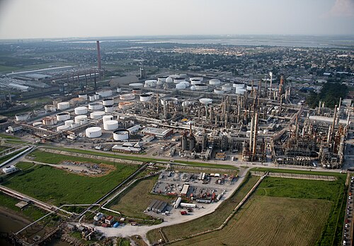 Oil refinery in Louisiana – an example of chemical industry