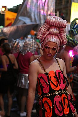 Drag queen, Carmen Geddit from Sydney Drag Royalty[47] dressed as Anthony "Tick" Belrose / Mitzi Del Bra (Hugo Weaving)[48] from the film The Adventures of Priscilla, Queen of the Desert during the 2007 parade.