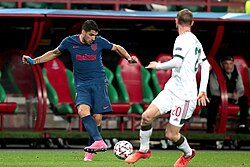 Suárez (left) playing for Atlético against Lokomotiv Moscow in the 2020–21 UEFA Champions League group stage