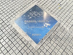 Tile in Rosario commemorating Heinze's gold medal win with Argentina at the 2004 Olympic football tournament.