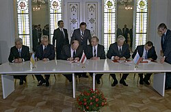 Ukrainian president Leonid Kravchuk and Russian president Boris Yeltsin signing the Belavezha Accords, which dissolved the Soviet Union, on 8 December 1991