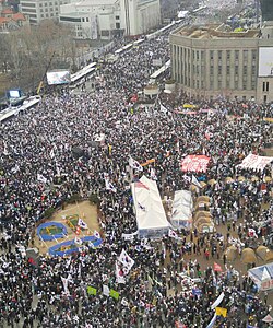Pro-Park Geun-hye rallies at Seoul Plaza on March 1, 2017