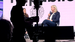 Geraldine de Bastion, Carole Cadwalladr at Stage 1 at re:publica 2026 in Berlin: "How to never give up: investigating (and suviving) techno-authoritarianism. A conversation with Carole Cadwalladr"