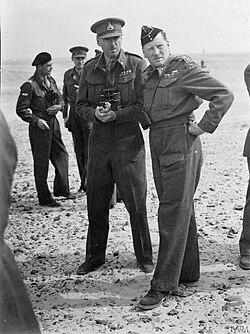 Major-General John "Jock" Campbell and General Sir Claude Auchinleck, Commander-in-Chief Middle East, in the Western Desert.