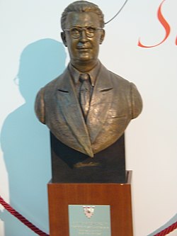Ramón Sánchez-Pizjuán's bust placed at the stadium