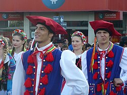 White Argentines of Polish descent during the parade of the XXXIV Immigrant's Festival.