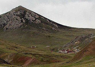Domka Nedo monastery near Gyegu. When Taylor passed through this region in November 1892 it was cold and snowy.