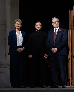 Cooper with Starmer and Ukrainian President Volodymyr Zelenskyy in September 2025.