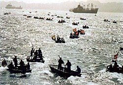 IRGC navy speedboats using swarm tactics