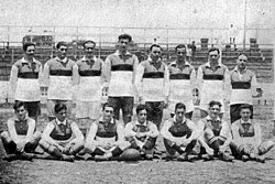 The stadium also hosted rugby union games. In the image, a team of Sportivo Barracas in 1929