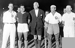 Newell's v Nacional at Parque Independencia. Fltr: Mario Morosano, Aníbal Tejada (referee), and Roberto Porta, January 1943