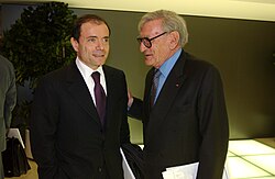 In 1992, Groupe Casino merged with Groupe Rallye, owned by Jean-Charles Naouri.