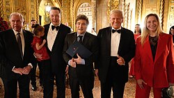 Milei with Elon Musk and the newly elected president of the United States, Donald Trump, on November 14, 2024, during the America First Policy Institute gala.