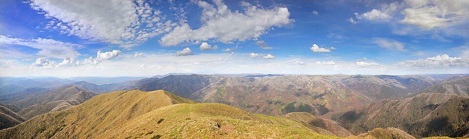 View from the peak of Mount Feathertop, facing north-east, showing the Fainters and other mountains