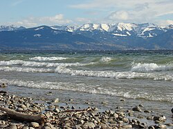 Waves raised by Föhn winds