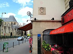 A sundial painted by Dalí, 27 Rue Saint-Jacques, Paris