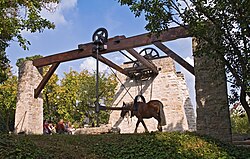 The horse-drawn winch of a former limestone quarry (France)