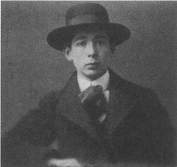 Szilard, c. 1915[8]