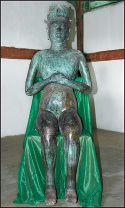 Life-sized bronze statue of Taejo, constructed in 951, discovered in 1992 at Kaesong[28][29]