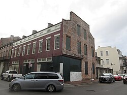 American townhouses with multi-level service wings at the rear[2]