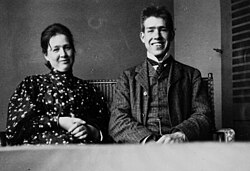 Niels Bohr with his mother, 1902