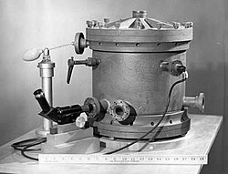 Millikan's original oil-drop apparatus, c. 1909–1910.