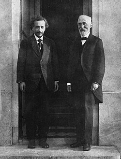 Hendrik Lorentz (right) with Albert Einstein (1921)