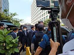 Yoon Seok-yeol leaving the PPP headquarters shortly after he joined the party on 30 July 2021