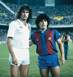 Maradona with his countryman Mario Kempes before a Barcelona match against Valencia in 1982