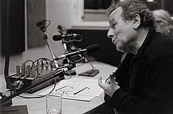 Use of a sound broadcasting station