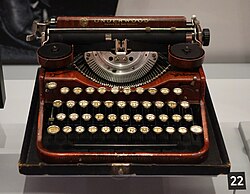 Underwood portable typewriter used by Welles in the 1930s and 1940s, displayed at the National Museum of American History