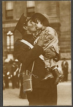 A soldier of the Canadian Expeditionary Force before sailing from Quebec to Britain on 21 August 1914, less than two months after the assassination in Sarajevo