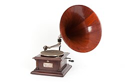 Victor IV gramophone. Museo Nazionale Scienza e Tecnologia Leonardo da Vinci, Milan.