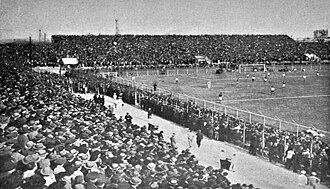 The crowd at Independiente Stadium in 1935, the first edition