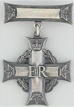 The Memorial Cross, as rendered during the reign of Queen Elizabeth II