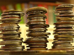 Coins can be stacked.
