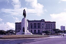 Mouzinho de Albuquerque Square (today Independence Square), Lourenço Marques (today Maputo), Portuguese Mozambique, 1971. The City Hall is in the background, and in front of it is the statue of Mouzinho de Albuquerque.