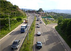 Southbound view of Anillo Periférico (beltway) at the María Pediatric Hospital exit