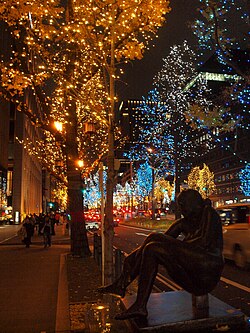 The Midosuji illumination is a grand illumination event that drapes Osaka’s Midōsuji in gentle lights.
