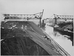 Milwaukee Western Fuel Company coal docks in the Menomonee Valley, 1942
