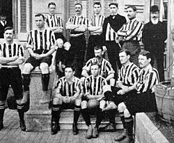 Team of Alumni that beat South Africa 1–0 in 1906, becoming the first Argentine team to defeat a British club