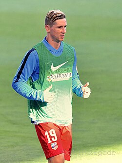 Torres warming up for Atlético Madrid in 2015